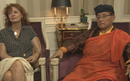 Susan Sarandon and Buddhist leader appeal for Nepal relief